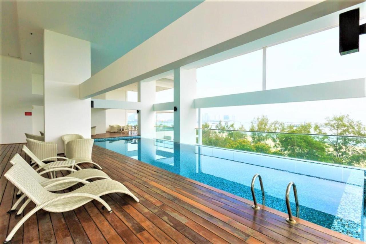Sunrise Gurney Premium Executive City/Seafront Suite - Penang George Town Extérieur photo