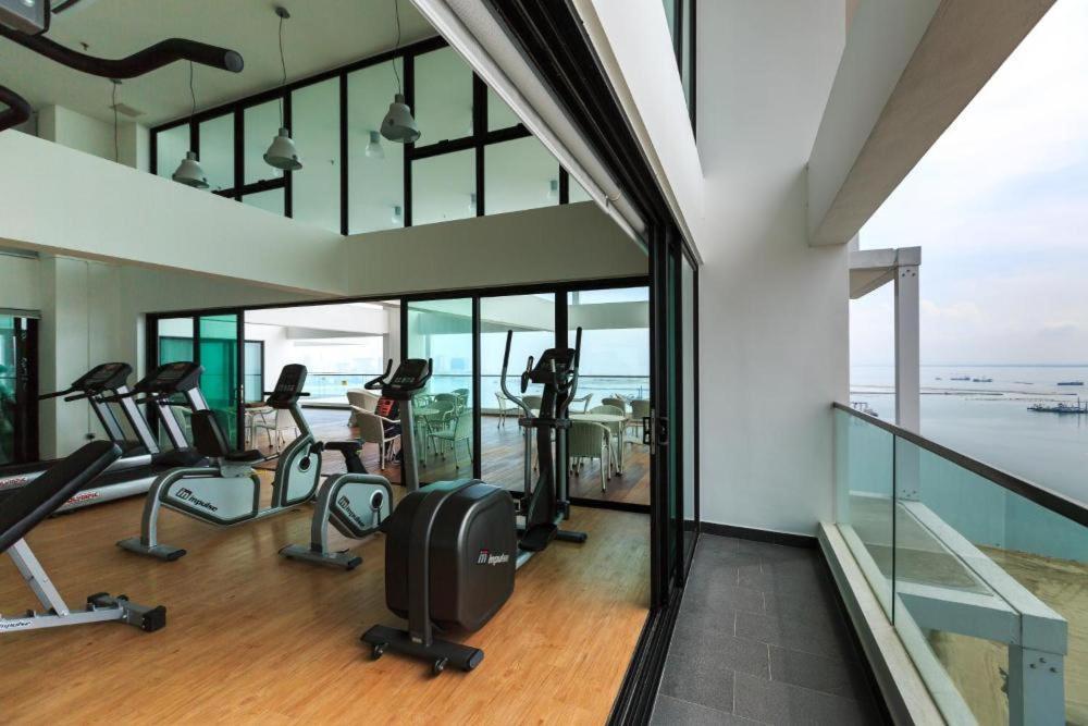 Sunrise Gurney Premium Executive City/Seafront Suite - Penang George Town Extérieur photo